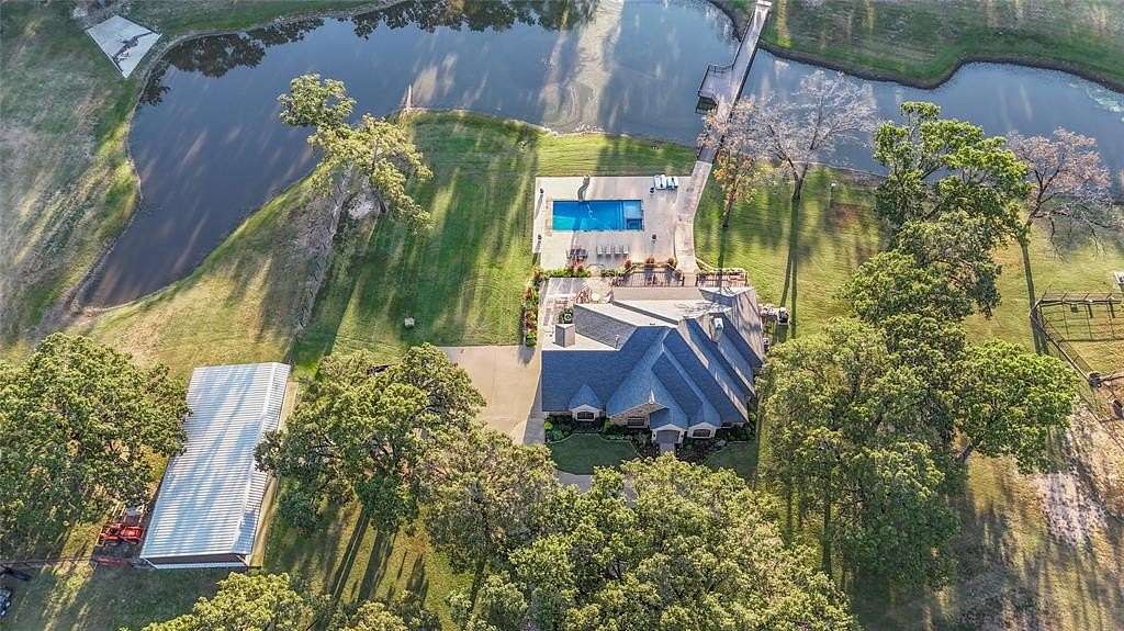 9 Acres of Residential Land with Home for Sale in Terrell, Texas