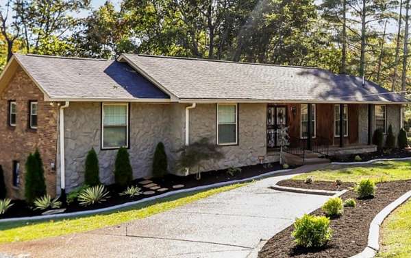 1.69 Acres of Land with Home for Sale in Hendersonville, Tennessee