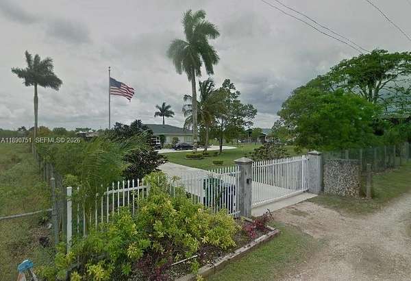 2.5 Acres of Land with Home for Sale in Homestead, Florida