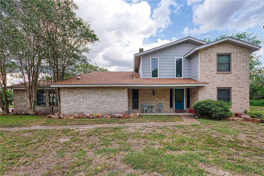 9 Acres of Residential Land with Home for Sale in Odem, Texas