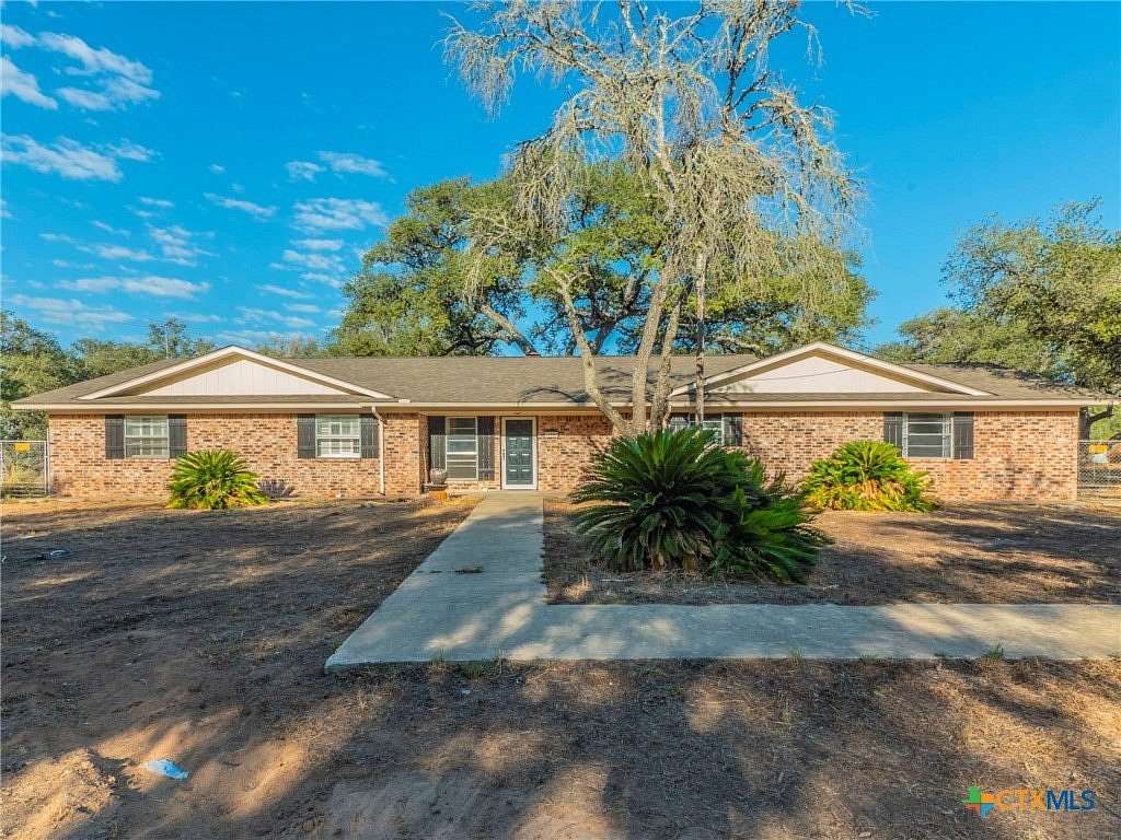 2 Acres of Residential Land with Home for Sale in Pleasanton, Texas