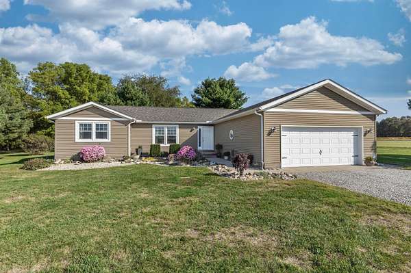 3 Acres of Residential Land with Home for Sale in Circleville, Ohio