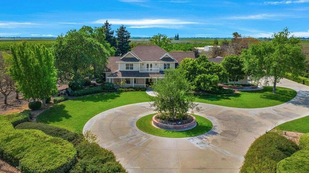 39.6 Acres of Agricultural Land with Home for Sale in Exeter, California