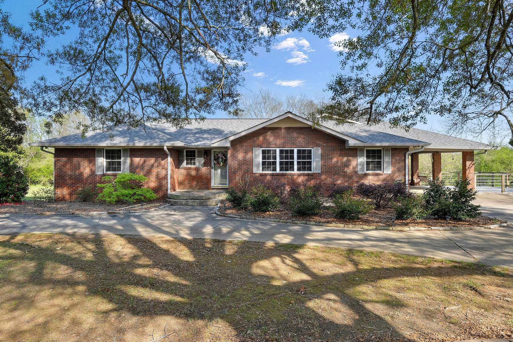 3.12 Acres of Residential Land with Home for Sale in Jasper, Alabama