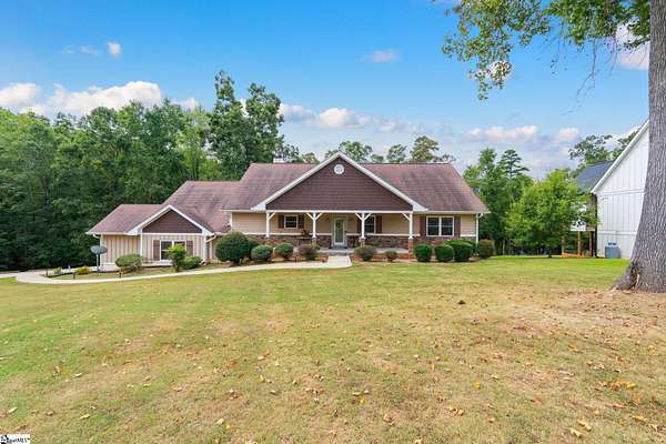 1.67 Acres of Residential Land with Home for Sale in Hartwell, Georgia