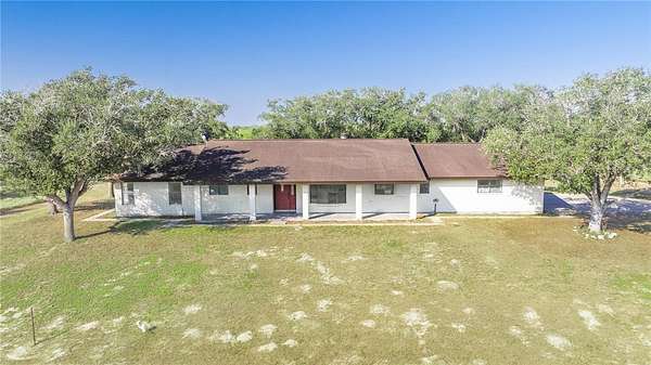 21.1 Acres of Agricultural Land with Home for Sale in Sinton, Texas