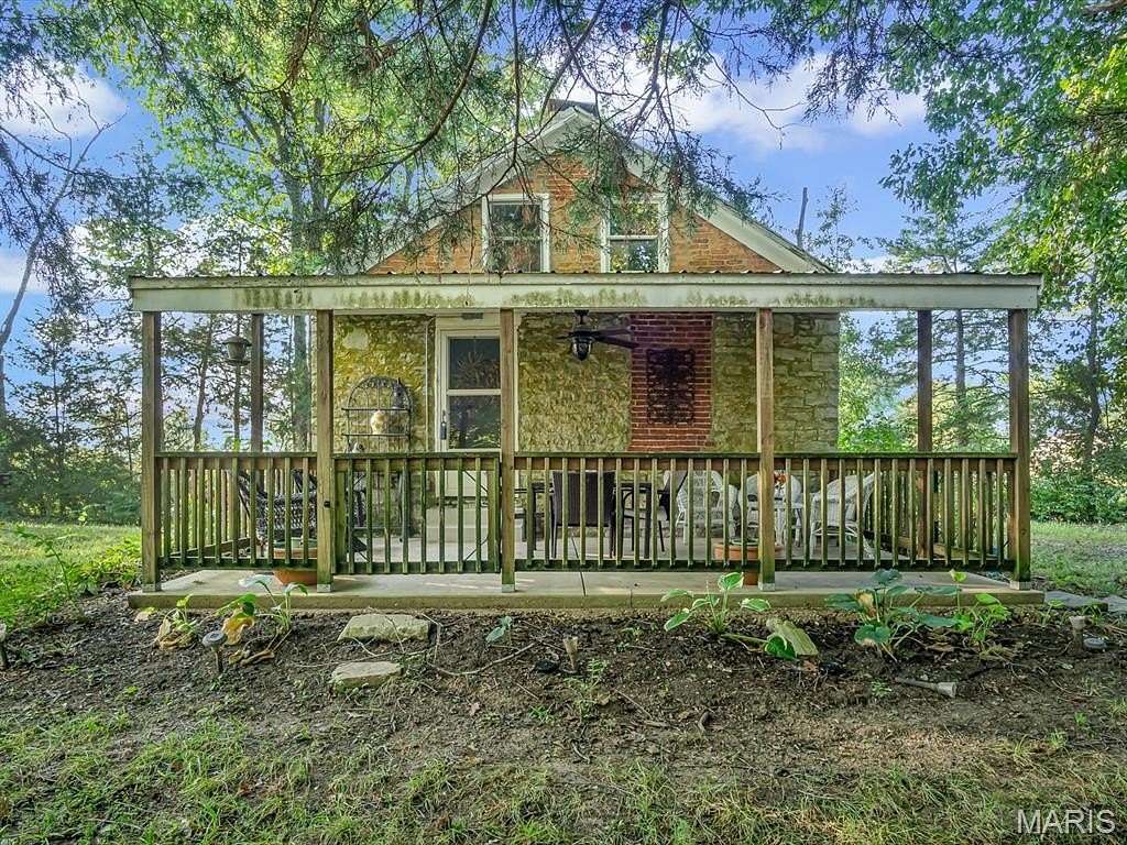 1 Acre of Residential Land with Home for Sale in Waterloo, Illinois