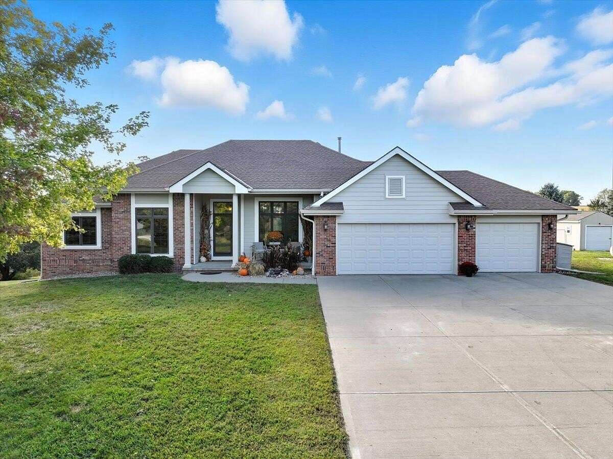 9.54 Acres of Land with Home for Sale in Glenwood, Iowa