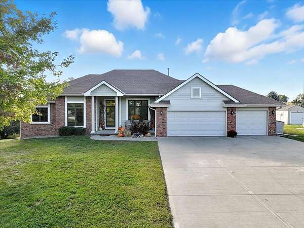 9.54 Acres of Land with Home for Sale in Glenwood, Iowa