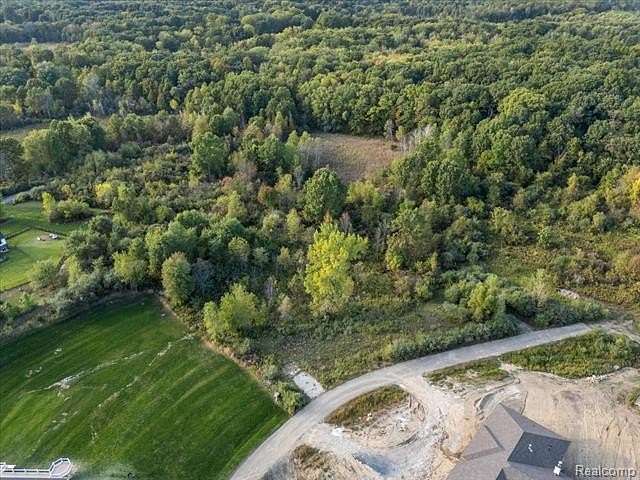 1.25 Acres of Residential Land for Sale in Holly, Michigan