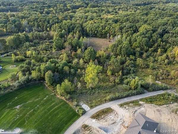 1.25 Acres of Residential Land for Sale in Holly, Michigan