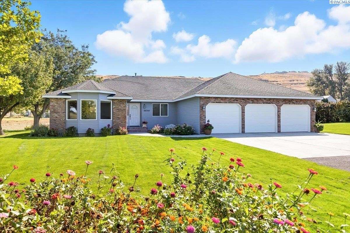 2.44 Acres of Residential Land with Home for Sale in Kennewick, Washington