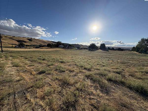 2.58 Acres of Residential Land for Sale in Kennewick, Washington