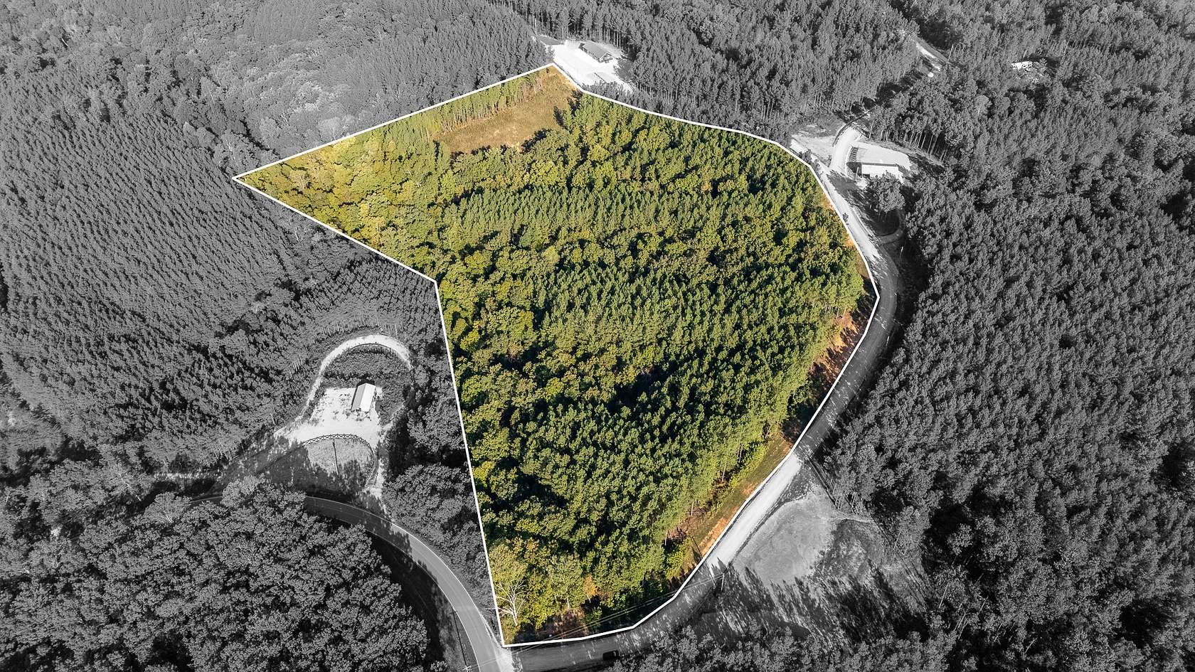 15 Acres of Land for Sale in Linden, Tennessee