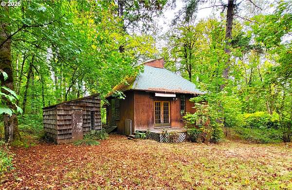 2 Acres of Residential Land with Home for Sale in Dexter, Oregon