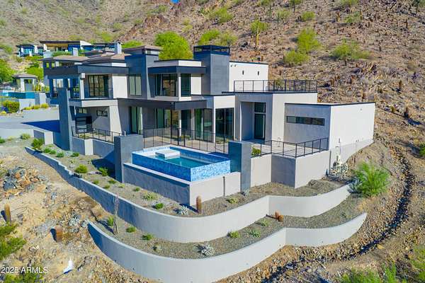 1.67 Acres of Residential Land with Home for Sale in Paradise Valley, Arizona