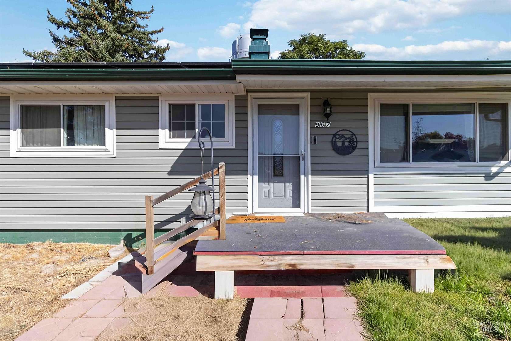 4.4 Acres of Land with Home for Sale in Parma, Idaho