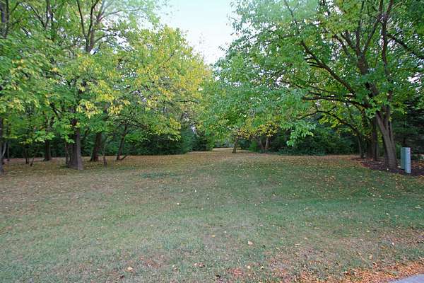 1.24 Acres of Residential Land for Sale in Hawthorn Woods, Illinois
