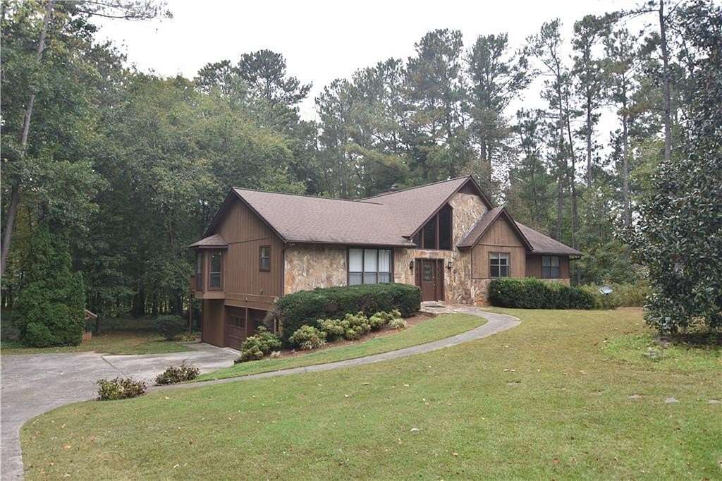 2.6 Acres of Residential Land with Home for Lease in Marietta, Georgia
