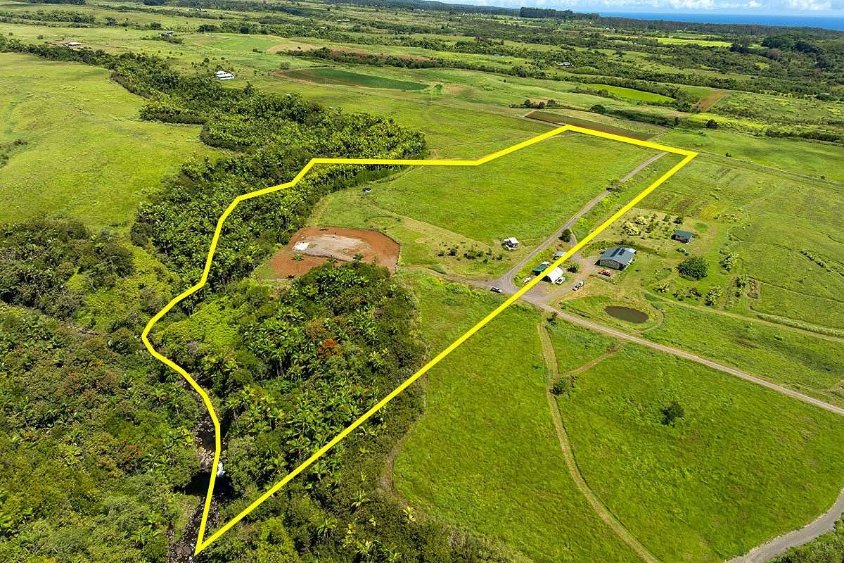 20 Acres of Recreational Land for Sale in Pepeekeo, Hawaii