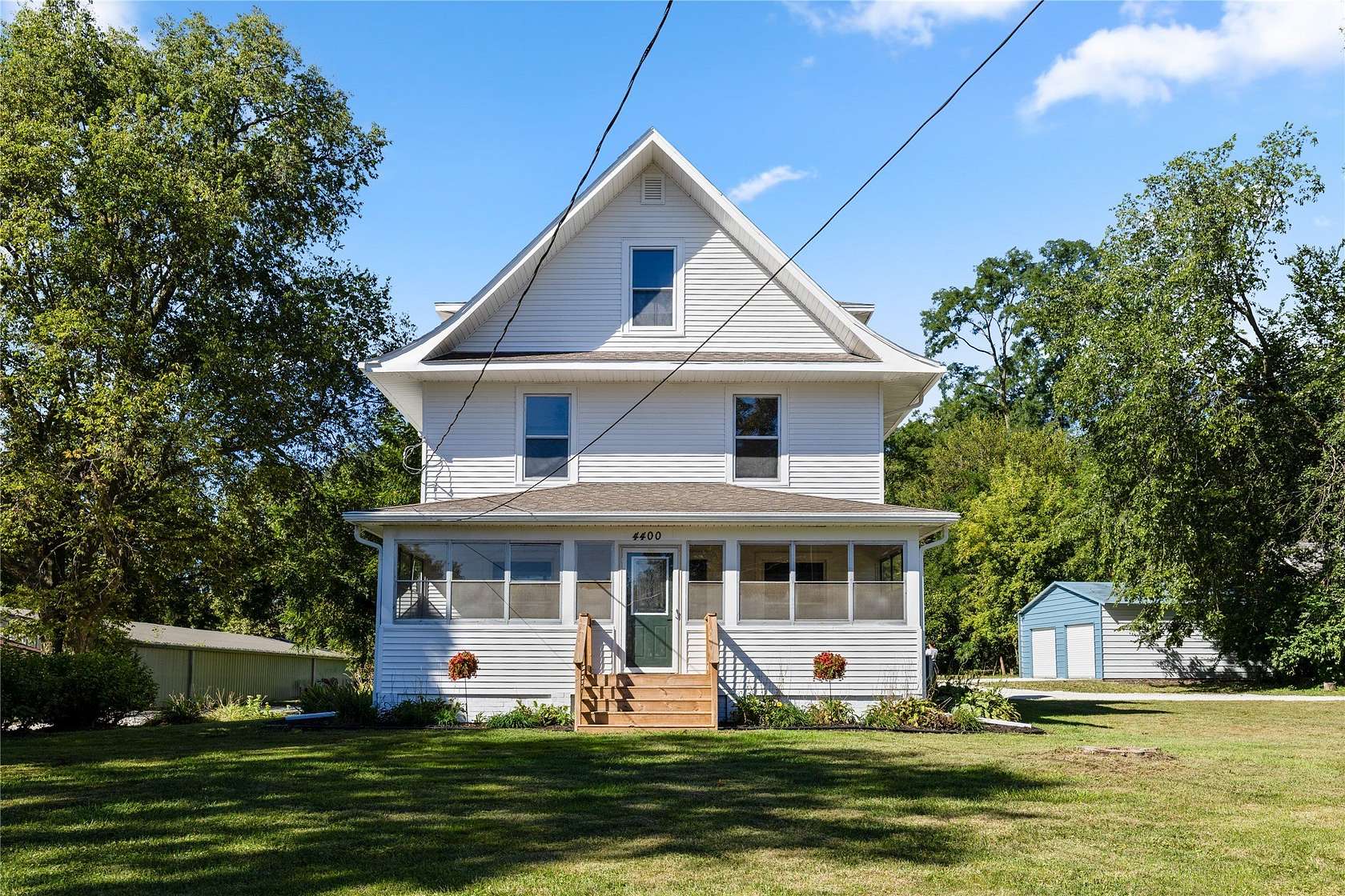 2.71 Acres of Residential Land with Home for Sale in Des Moines, Iowa