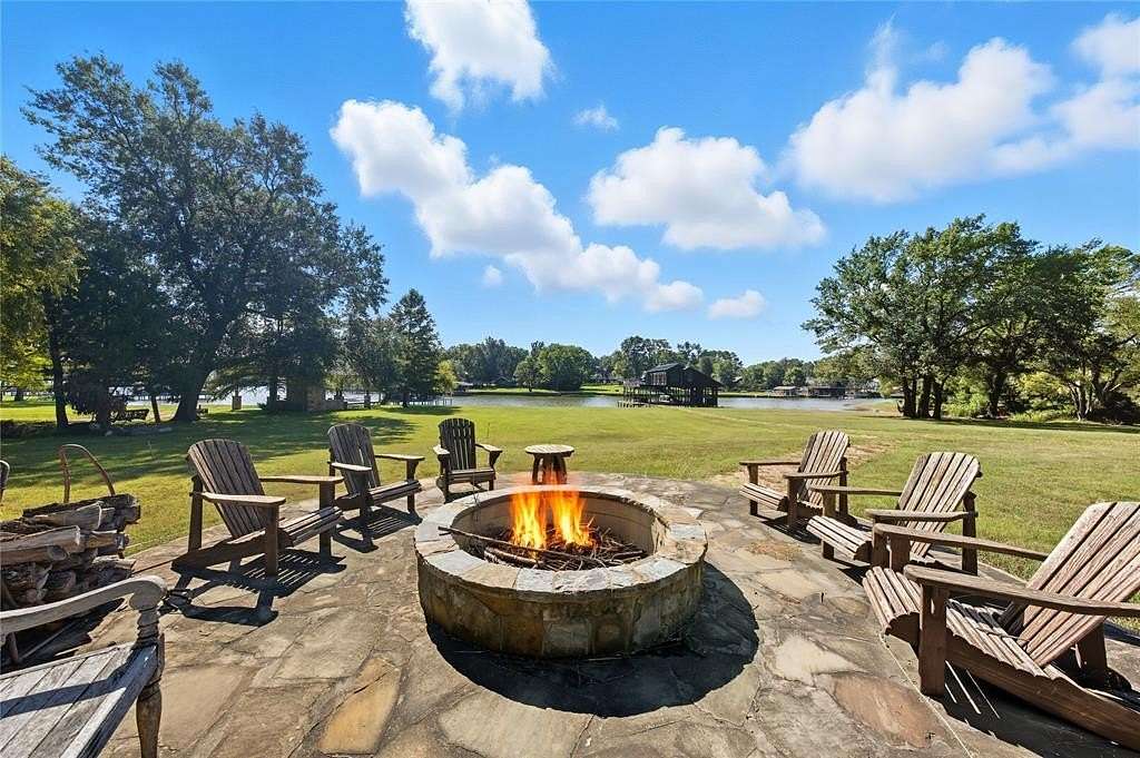 4.36 Acres of Residential Land with Home for Sale in Trinidad, Texas