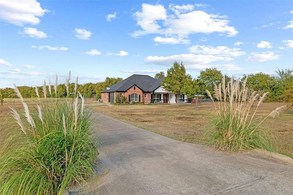 3.58 Acres of Residential Land with Home for Sale in Waxahachie, Texas