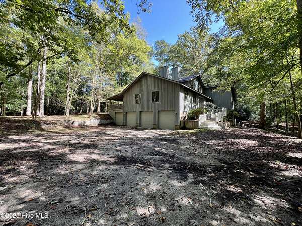5.32 Acres of Residential Land with Home for Sale in New Bern, North Carolina
