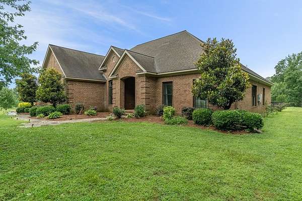 9.53 Acres of Residential Land with Home for Sale in Bruce, Mississippi