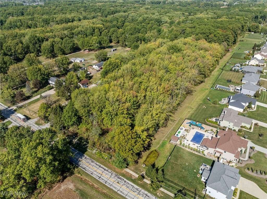 10 Acres of Residential Land for Sale in Olmsted Township, Ohio