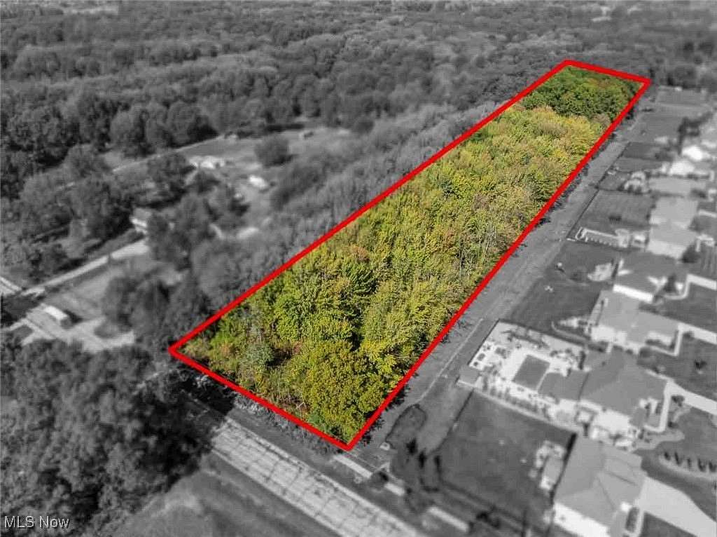 10 Acres of Residential Land for Sale in Olmsted Township, Ohio