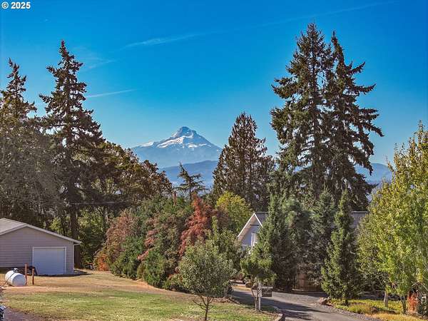 0.5 Acres of Residential Land for Sale in White Salmon, Washington