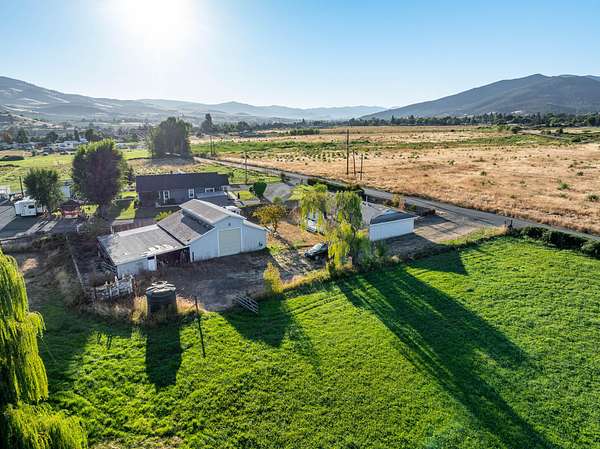 5.6 Acres of Land with Home for Sale in Phoenix, Oregon