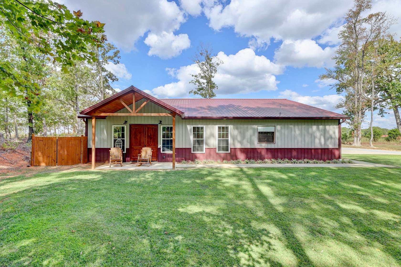 4.17 Acres of Residential Land with Home for Sale in Indian Mound, Tennessee