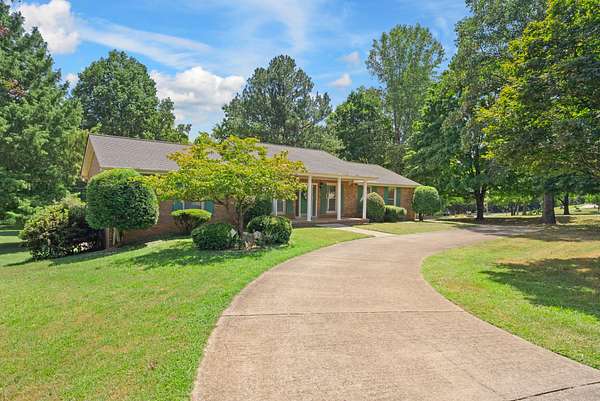 2 Acres of Residential Land with Home for Sale in Clarksville, Tennessee