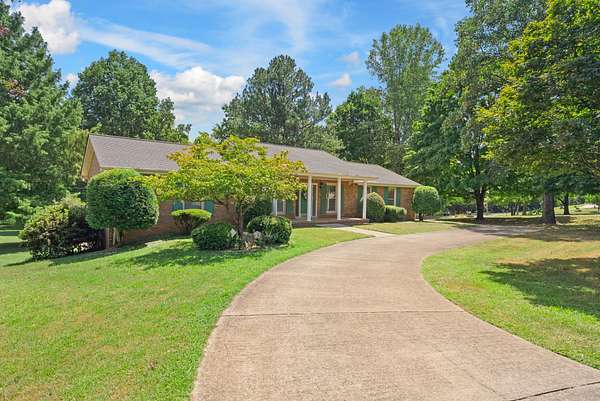 2 Acres of Residential Land with Home for Sale in Clarksville, Tennessee