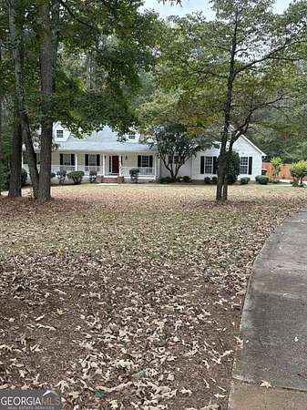 2.16 Acres of Residential Land with Home for Lease in Newnan, Georgia