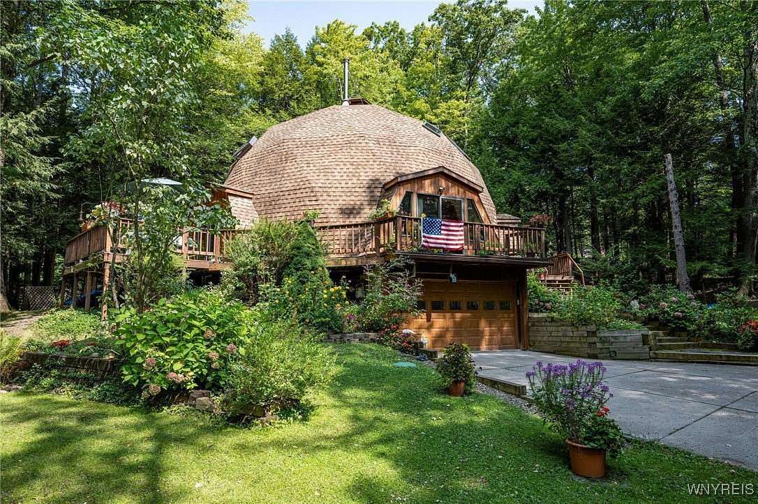 3.3 Acres of Residential Land with Home for Sale in Orchard Park, New York