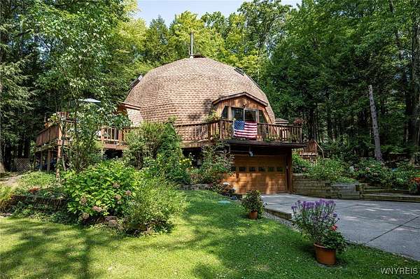 3.3 Acres of Residential Land with Home for Sale in Orchard Park, New York