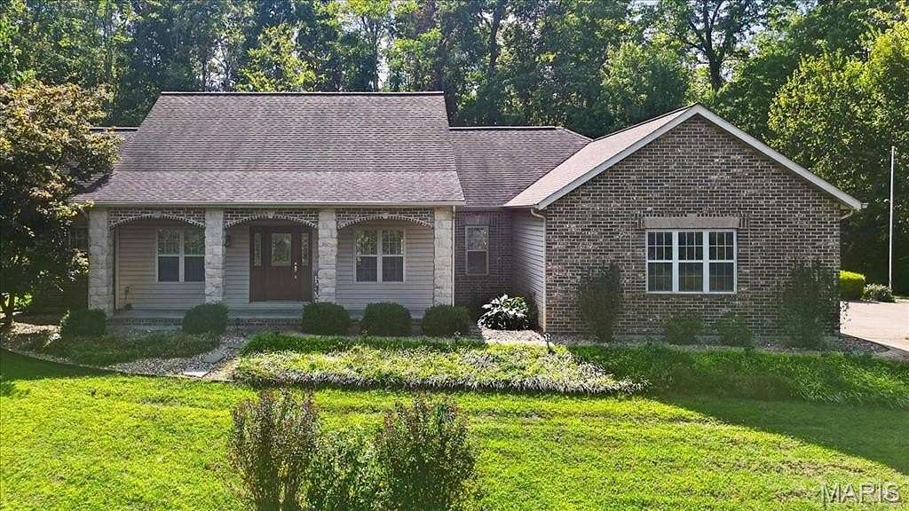 2.54 Acres of Residential Land with Home for Sale in Waterloo, Illinois