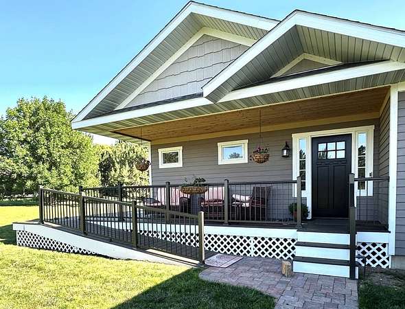 2.52 Acres of Residential Land with Home for Sale in Colby, Kansas