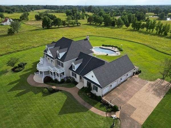 52 Acres of Recreational Land with Home for Sale in Collierville, Mississippi