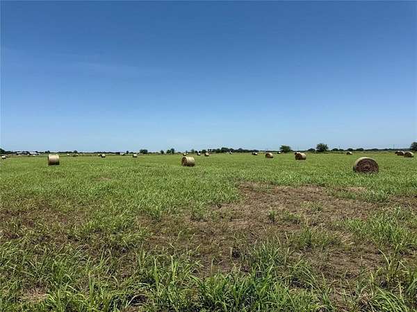 9 Acres of Residential Land for Sale in Blum, Texas