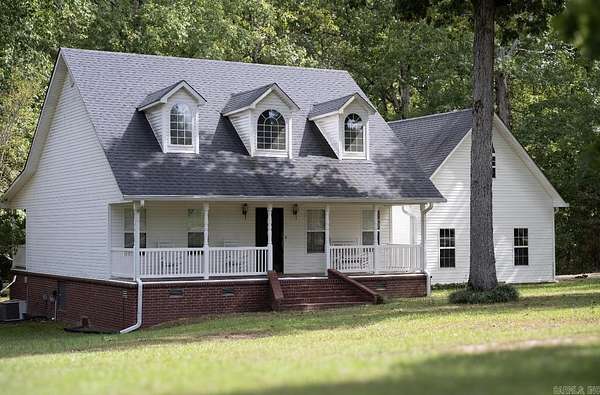 10 Acres of Residential Land with Home for Sale in Redfield, Arkansas