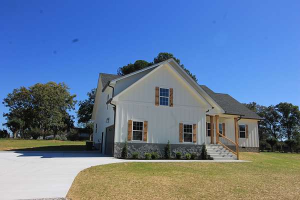 2 Acres of Residential Land with Home for Sale in Manchester, Tennessee