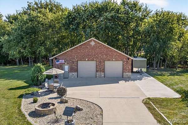 2 Acres of Improved Residential Land for Sale in Millstadt, Illinois