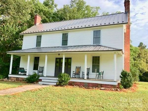 5 Acres of Residential Land with Home for Lease in Catawba, North Carolina