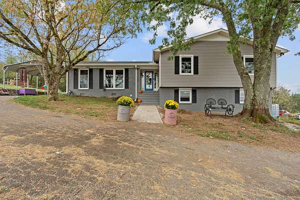 17.7 Acres of Land with Home for Sale in Fayetteville, Tennessee