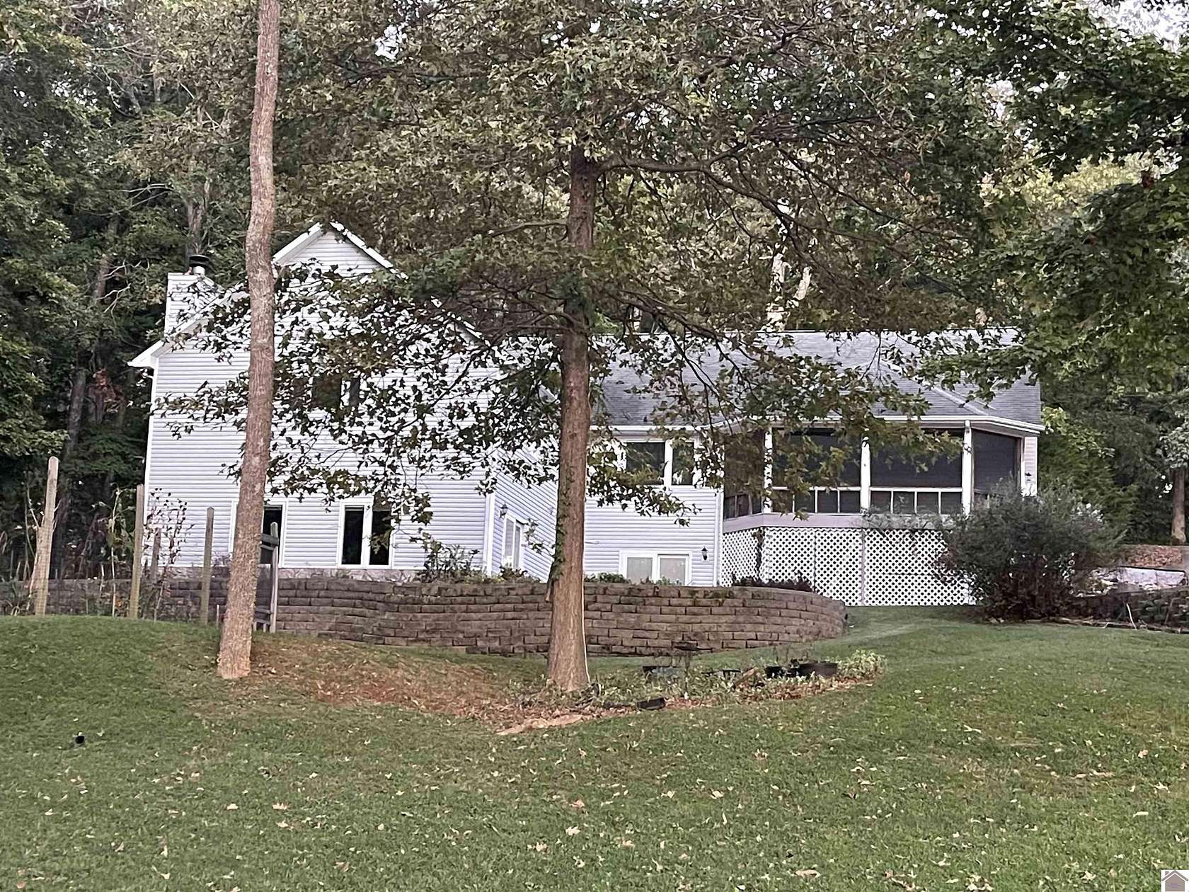 2 Acres of Residential Land with Home for Sale in Cadiz, Kentucky