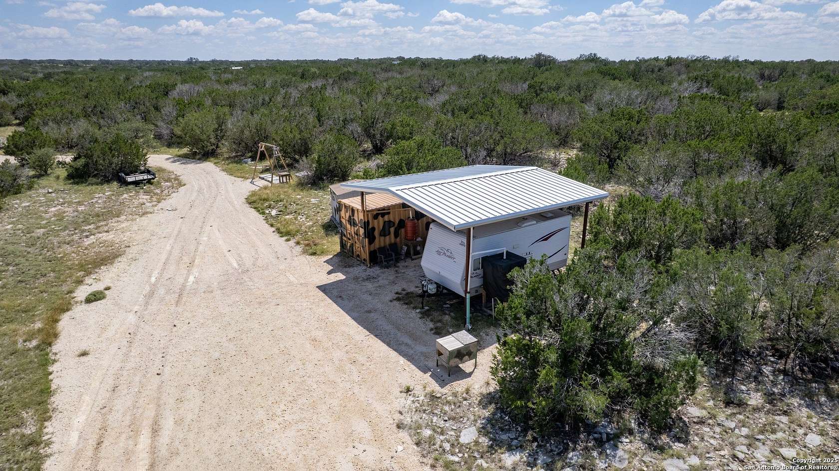 21 Acres of Recreational Land for Sale in Rocksprings, Texas